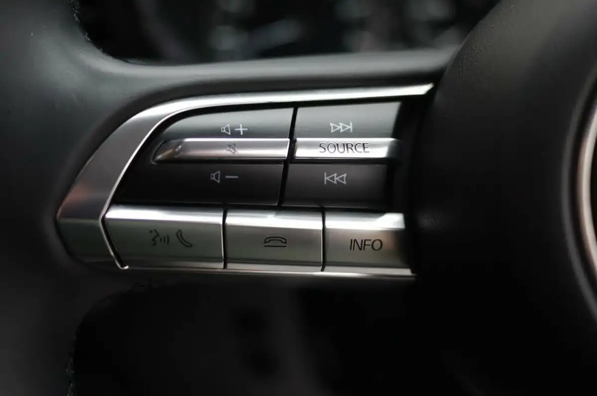 2021-mazda-mazda3-20-sport-lux-186ps-saloon-4d-big-33