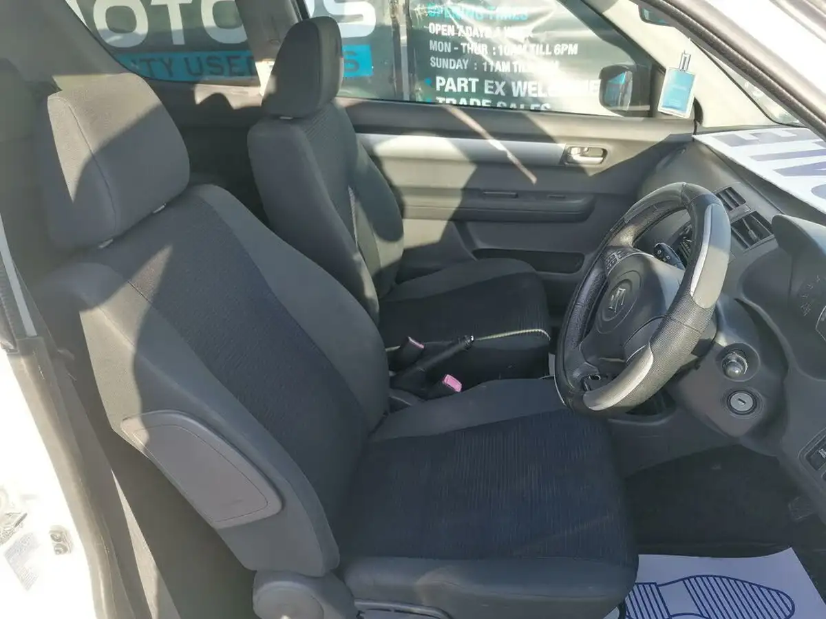 2010-suzuki-swift-13-sz3-3d-big-9
