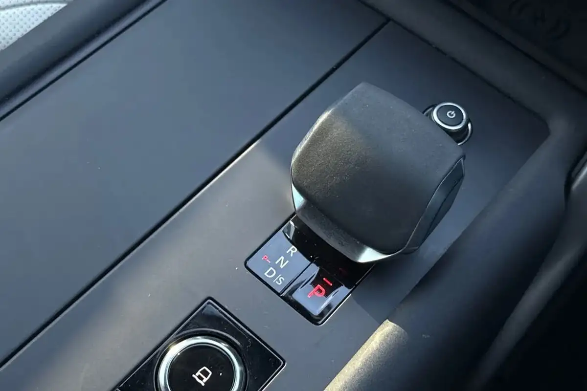 2023-land-rover-discovery-30-d300-dynamic-hse-big-13