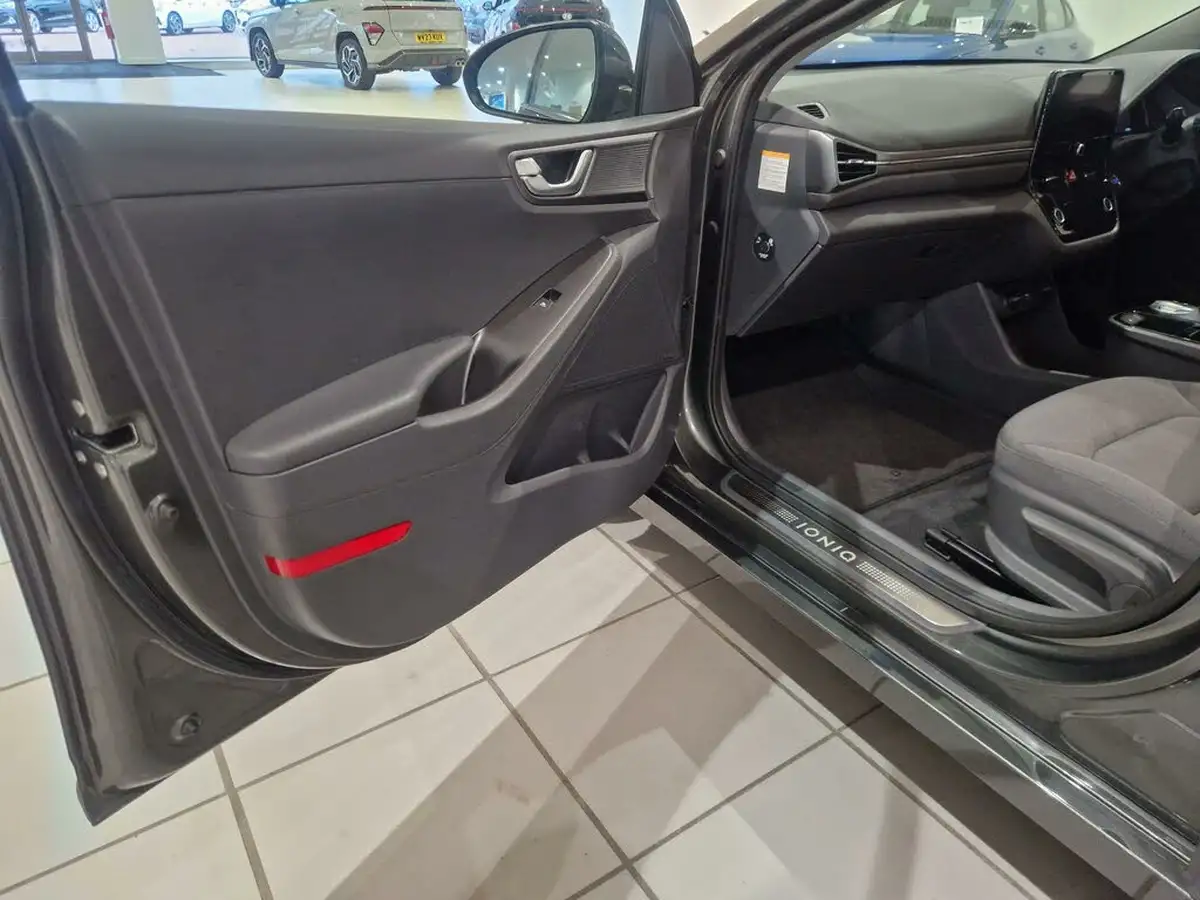2022-hyundai-ioniq-e-premium-electric-big-52