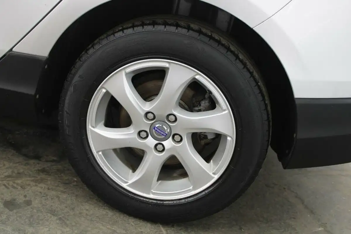 2013-volvo-v40-20td-d3-cross-country-se-big-7