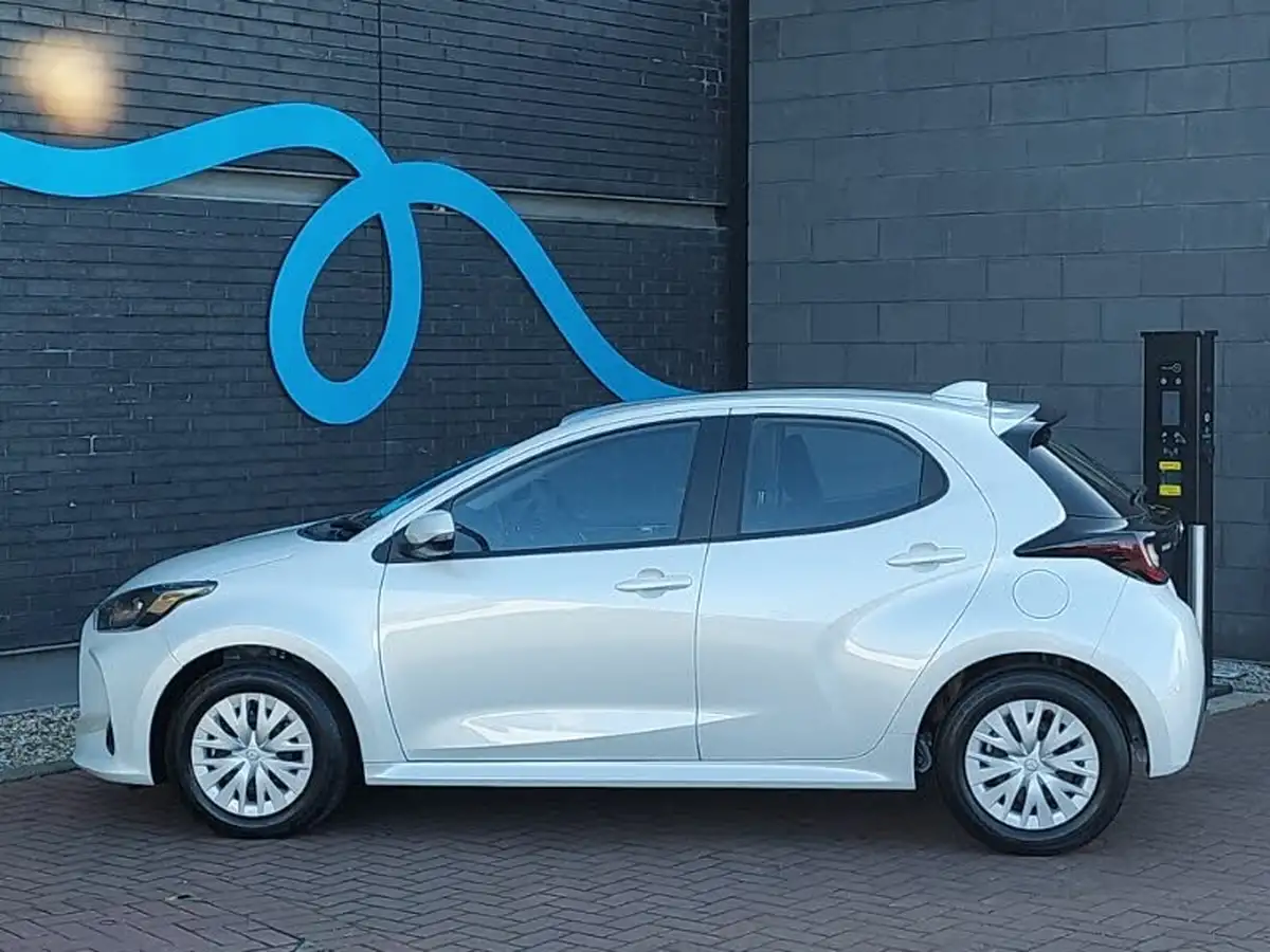2023-mazda-mazda2-15-pure-big-3