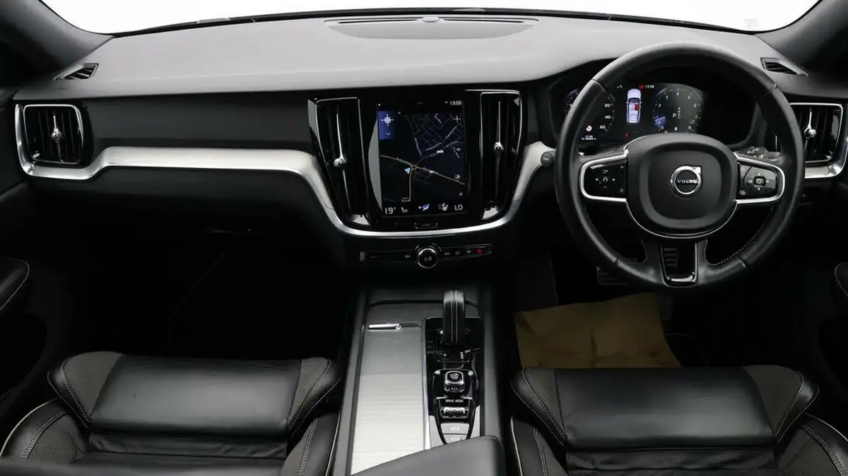 2020-volvo-v60-20-b4-r-design-big-12
