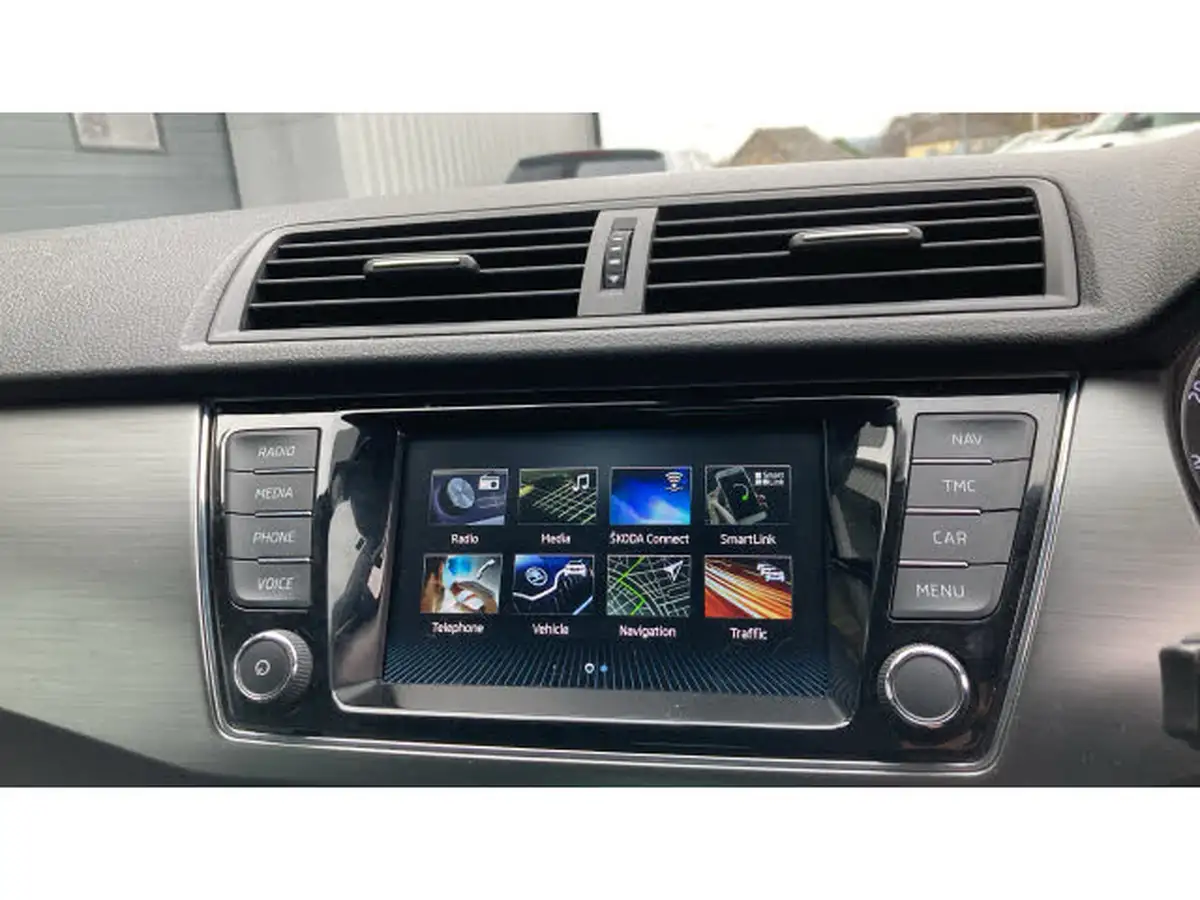2018-skoda-fabia-10-tsi-se-l-109ps-estate-dsg-big-23