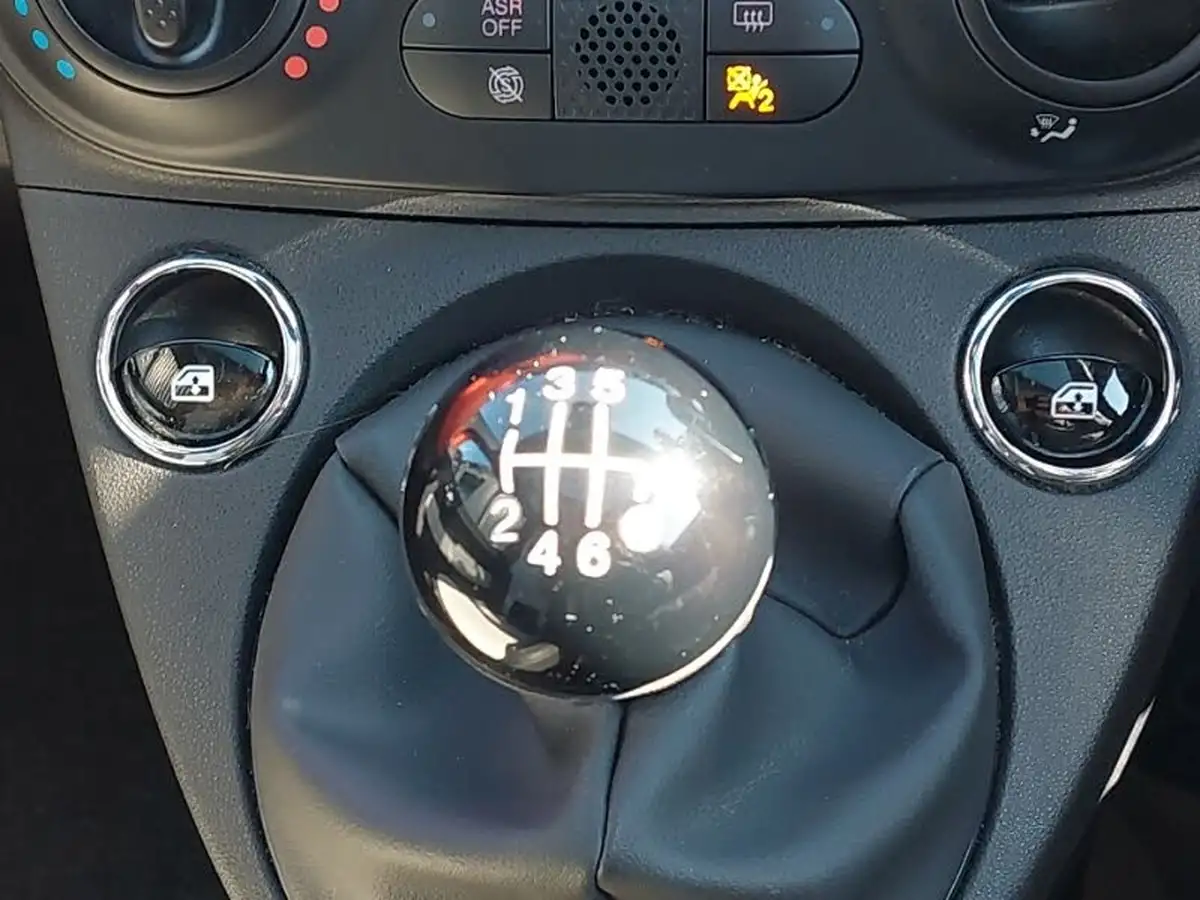 2022-fiat-500-10-dolcevita-big-16