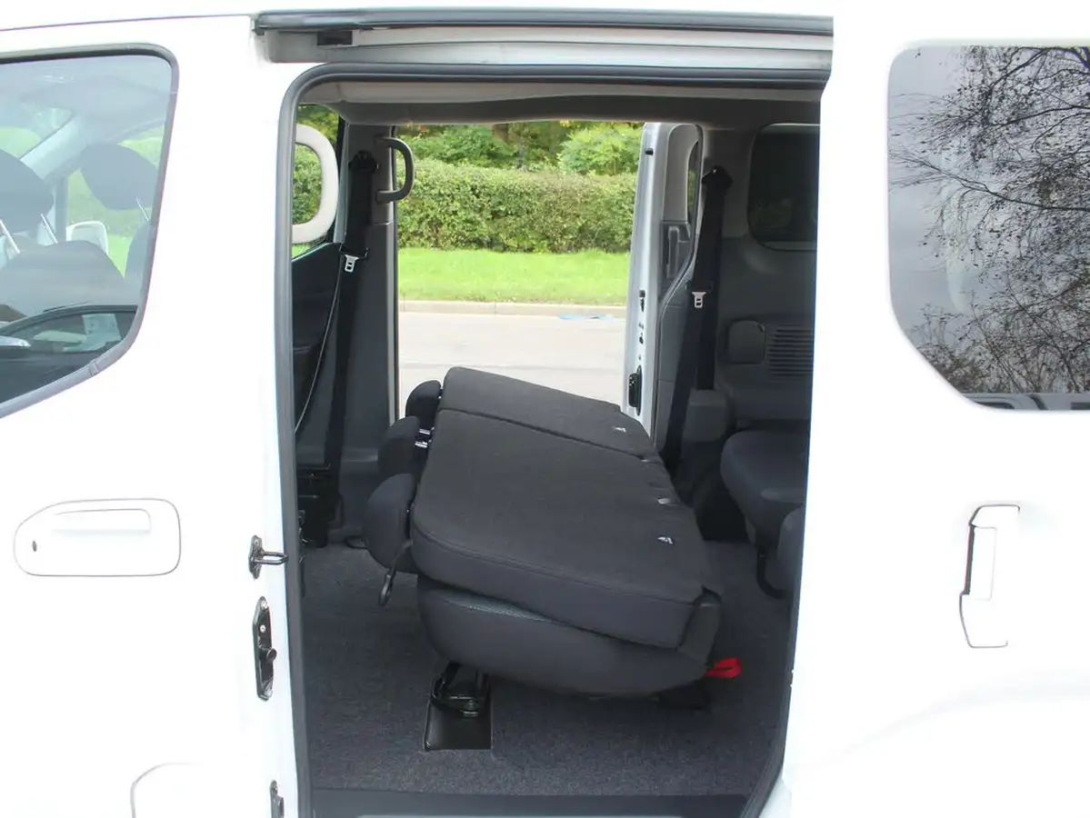 2020-nissan-env200-e-evalia-5-big-49