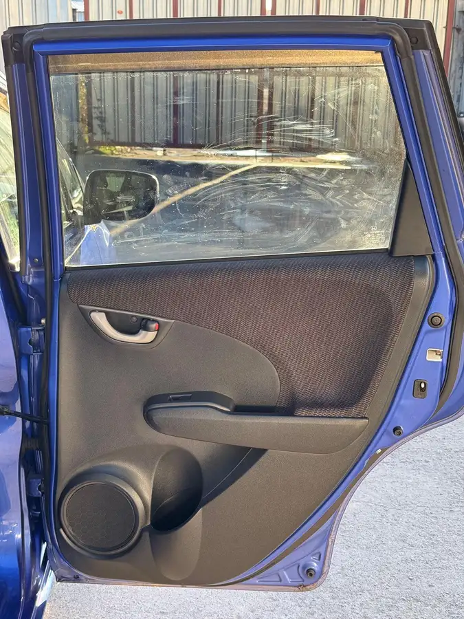 2012-honda-fit-13-hybrid-jazz-big-22