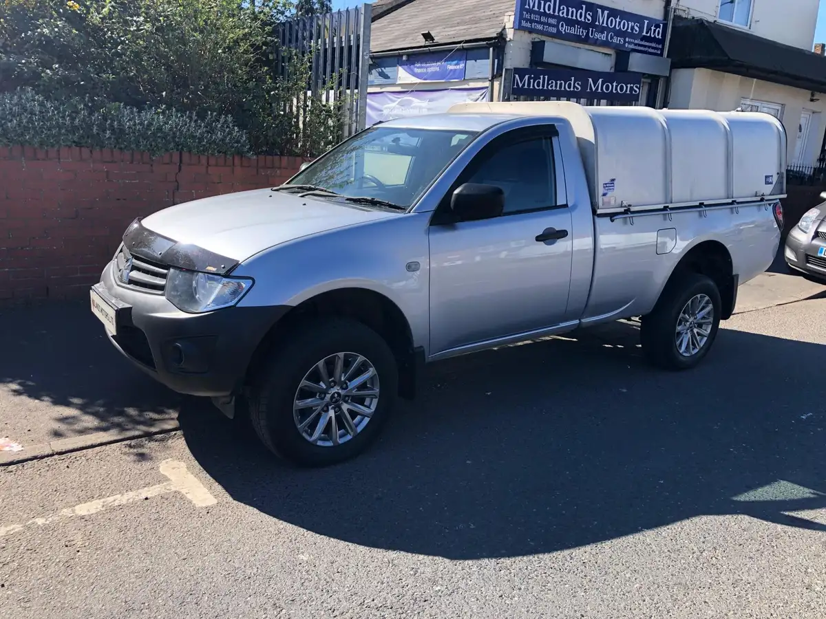 2015-mitsubishi-l200-25td-4life-pick-up-big-5