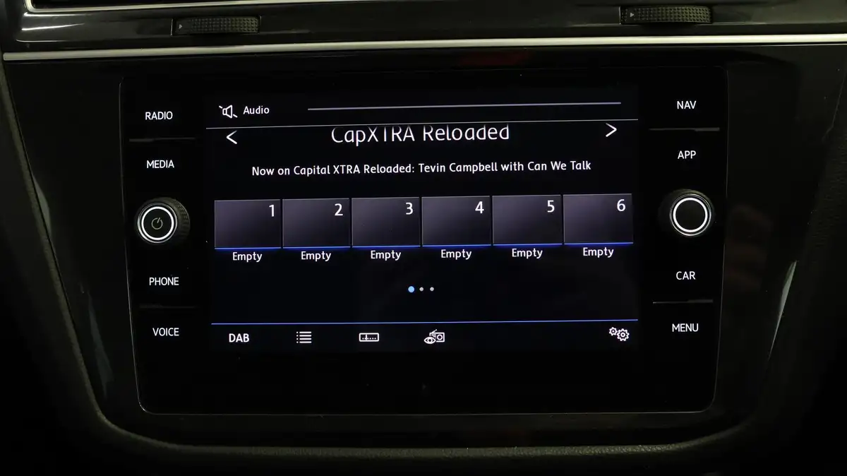 2018-volkswagen-tiguan-20tdi-se-navigation-150ps-ss-dsg-big-10