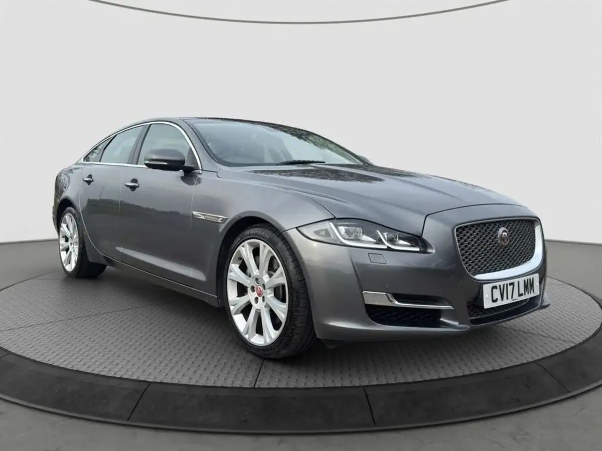 2017-jaguar-xj-series-30td-xj-portfolio-swb-big-37