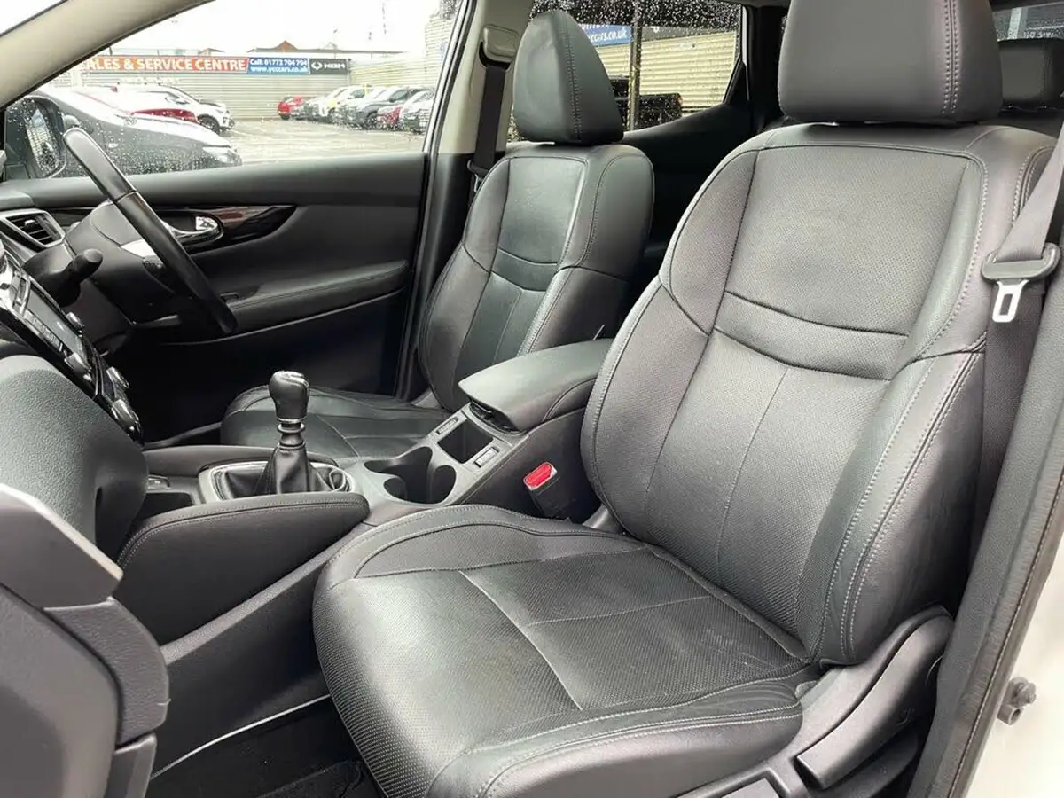 2014-nissan-qashqai-15dci-tekna-big-10