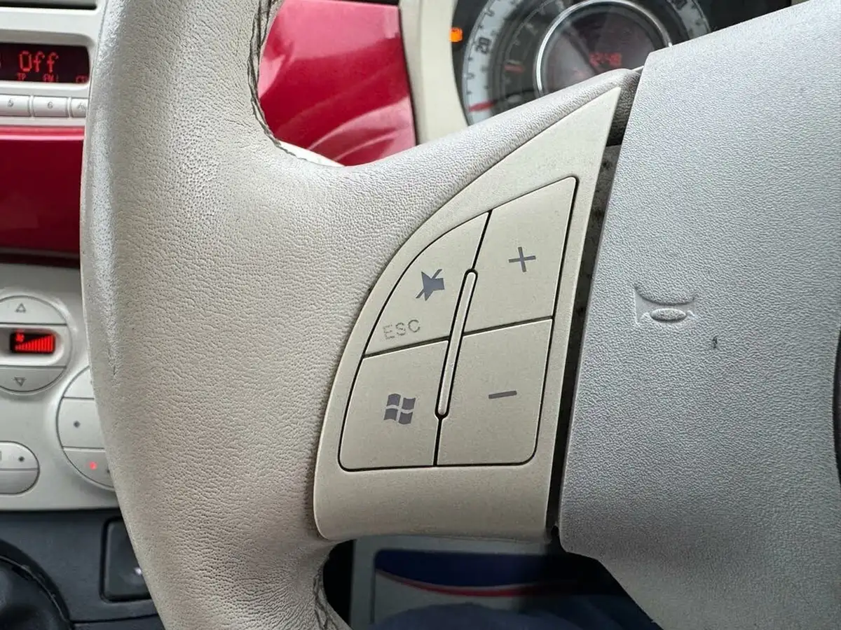 2010-fiat-500c-12-lounge-big-20