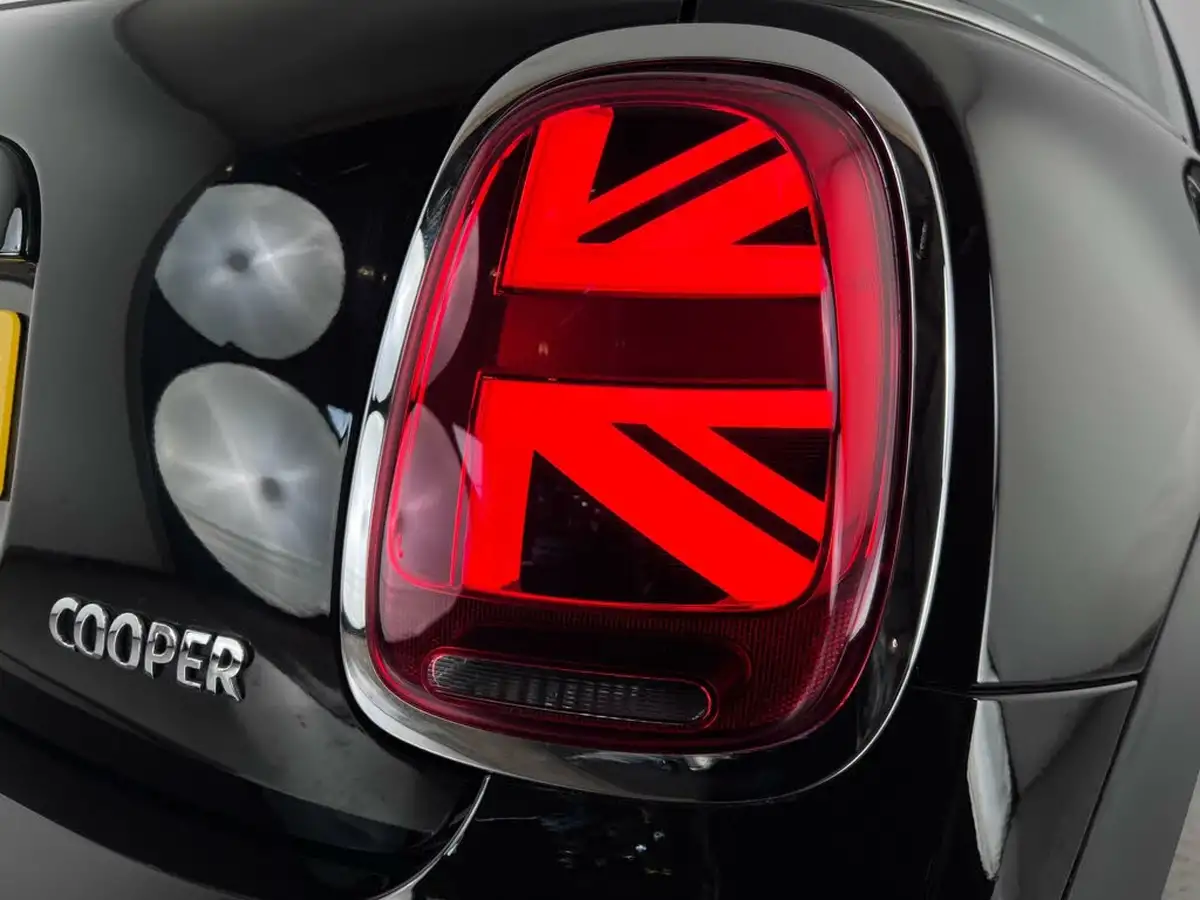 2021-mini-cooper-15-cooper-classic-hatchback-3d-big-9