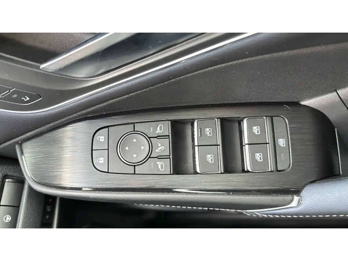2024-nissan-qashqai-15-tekna-big-28
