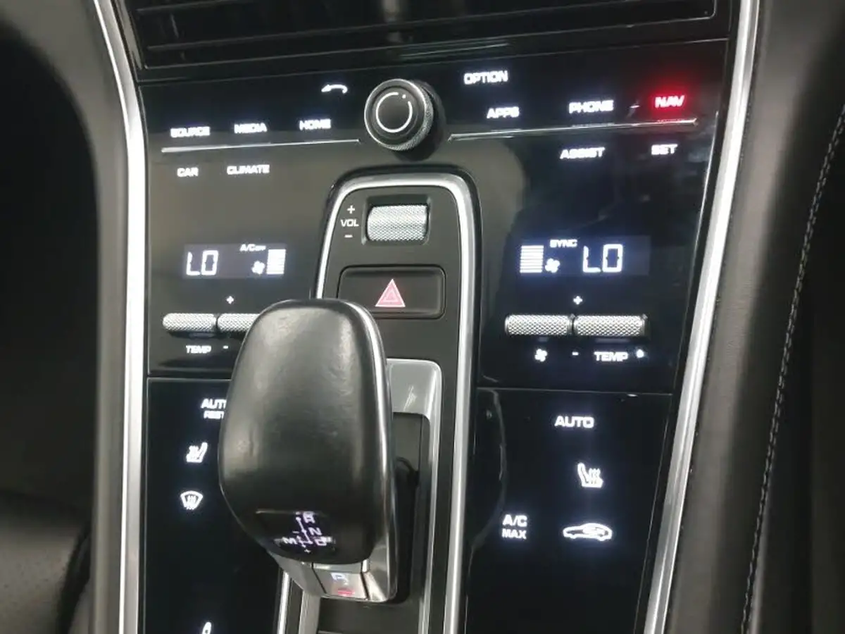 2017-porsche-panamera-40-v8-turbo-sport-turismo-big-15
