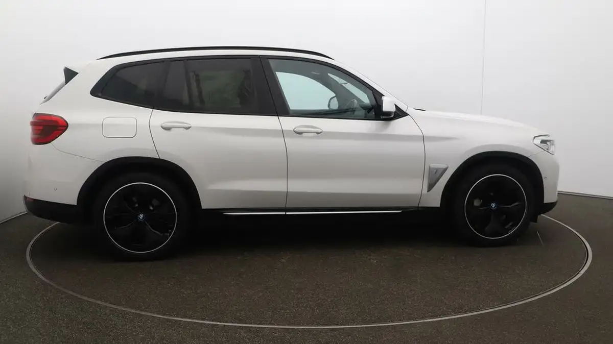 2021-bmw-ix3-e-premier-edition-big-8