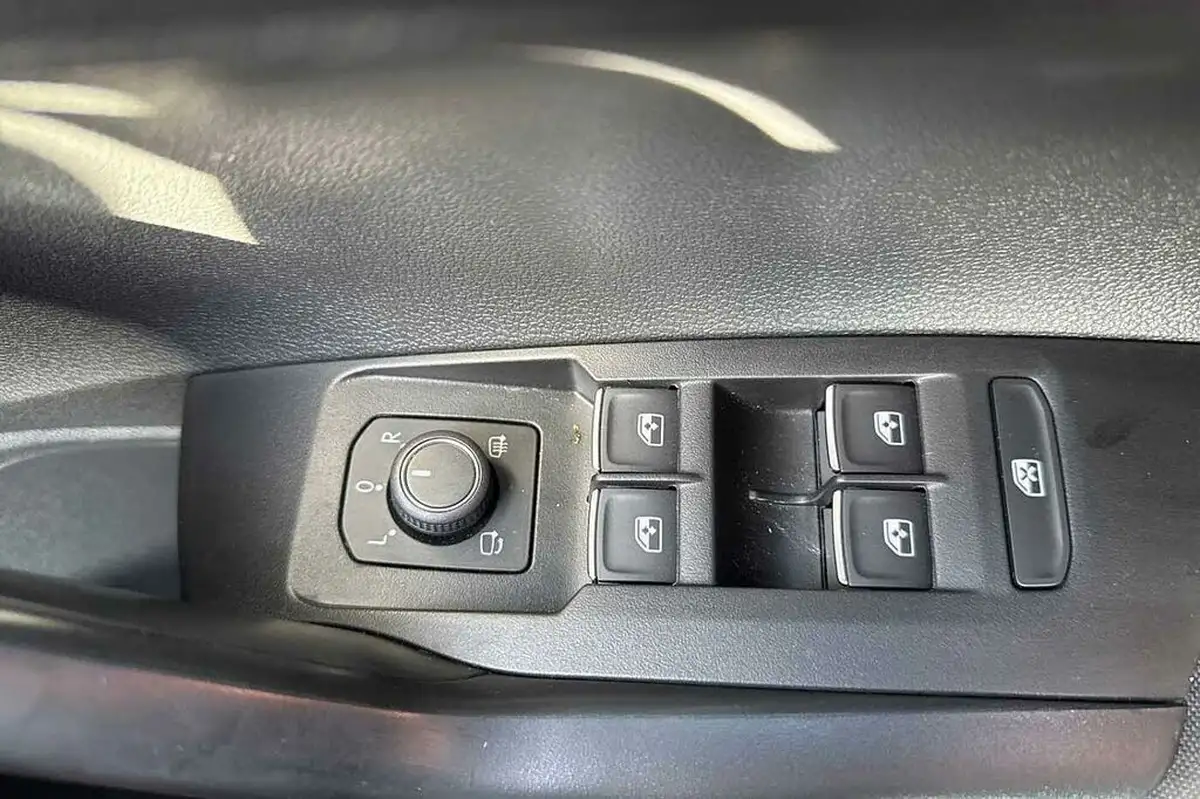 2022-volkswagen-polo-big-27