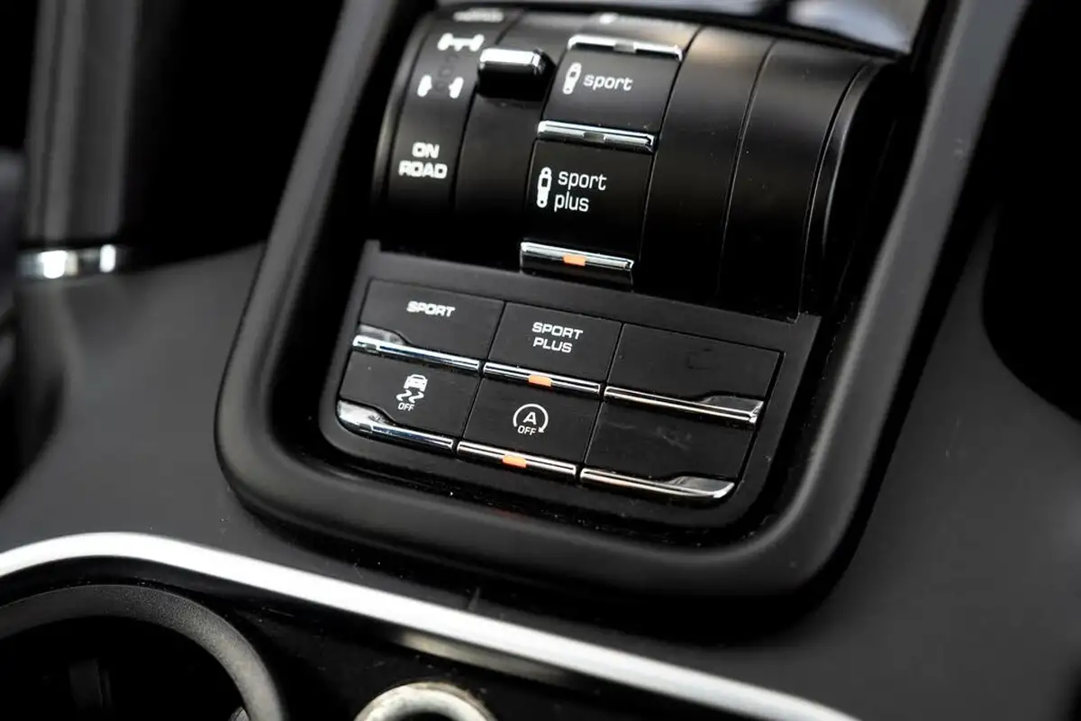 2017-porsche-cayenne-42td-s-diesel-platinum-edition-big-18