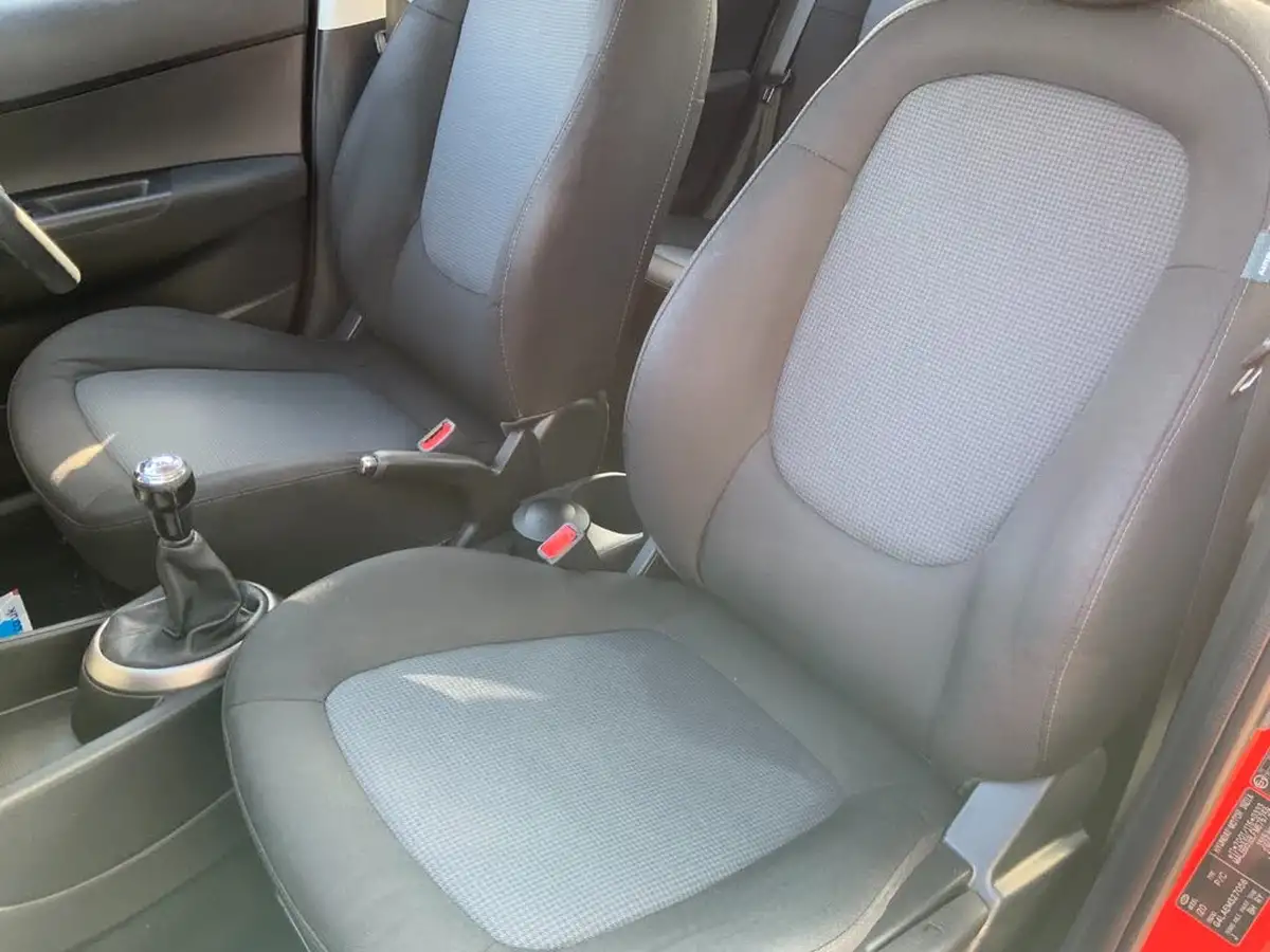 2014-hyundai-i20-12-active-5d-big-9