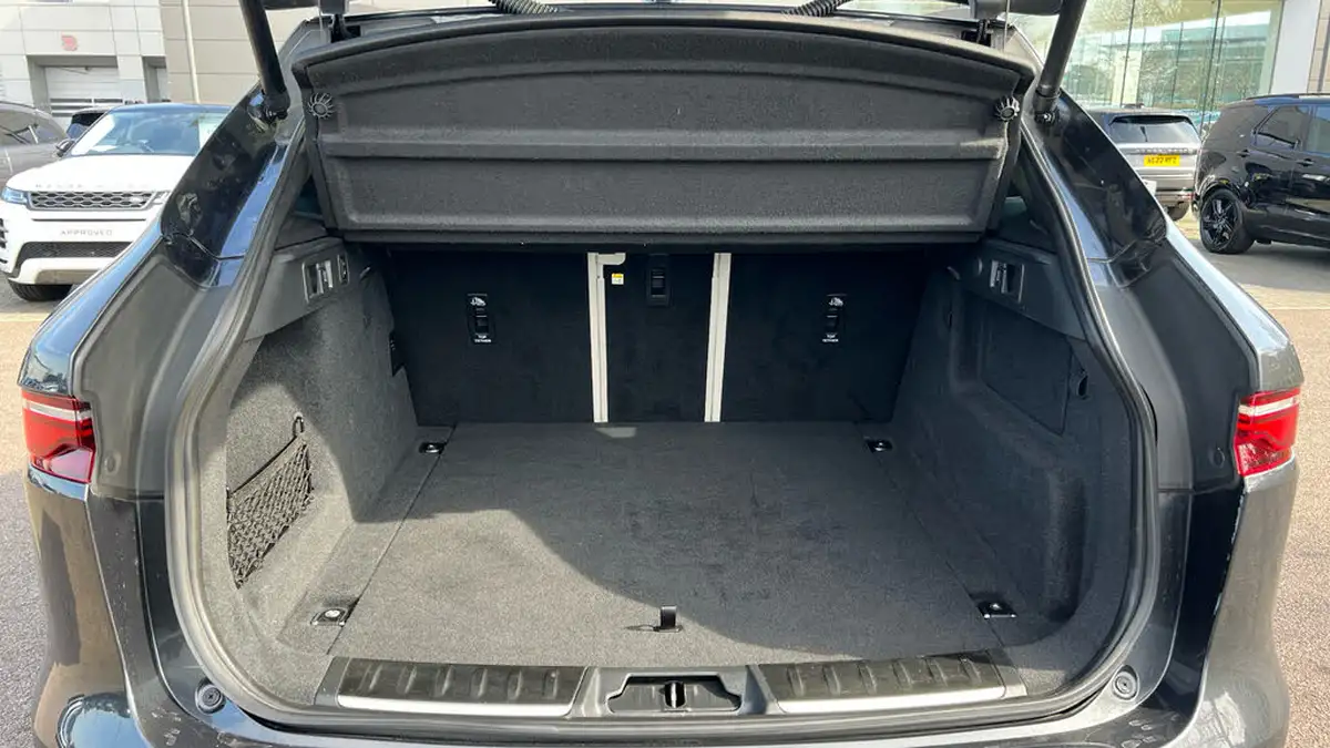 2023-jaguar-f-pace-20-d200-r-dynamic-se-black-big-9