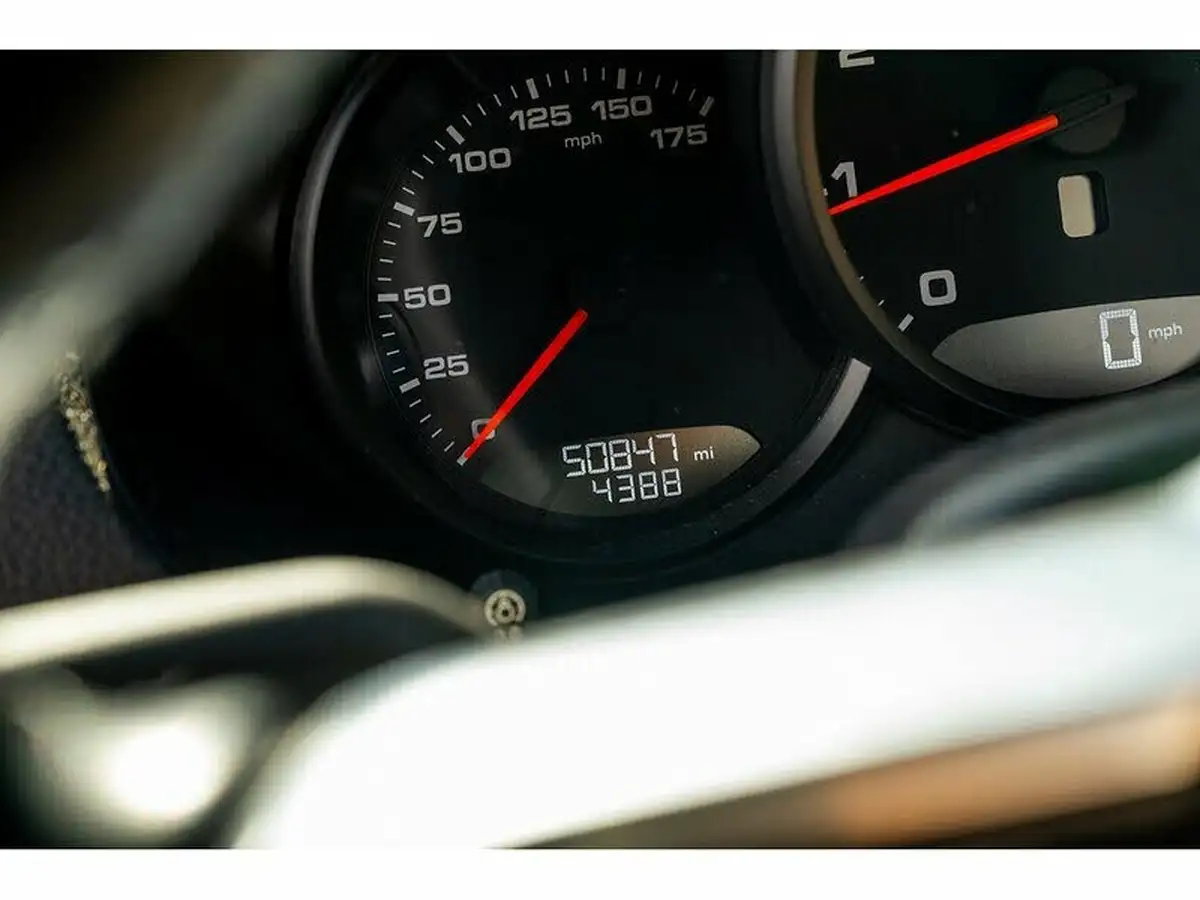 2016-porsche-cayman-718-20-big-29