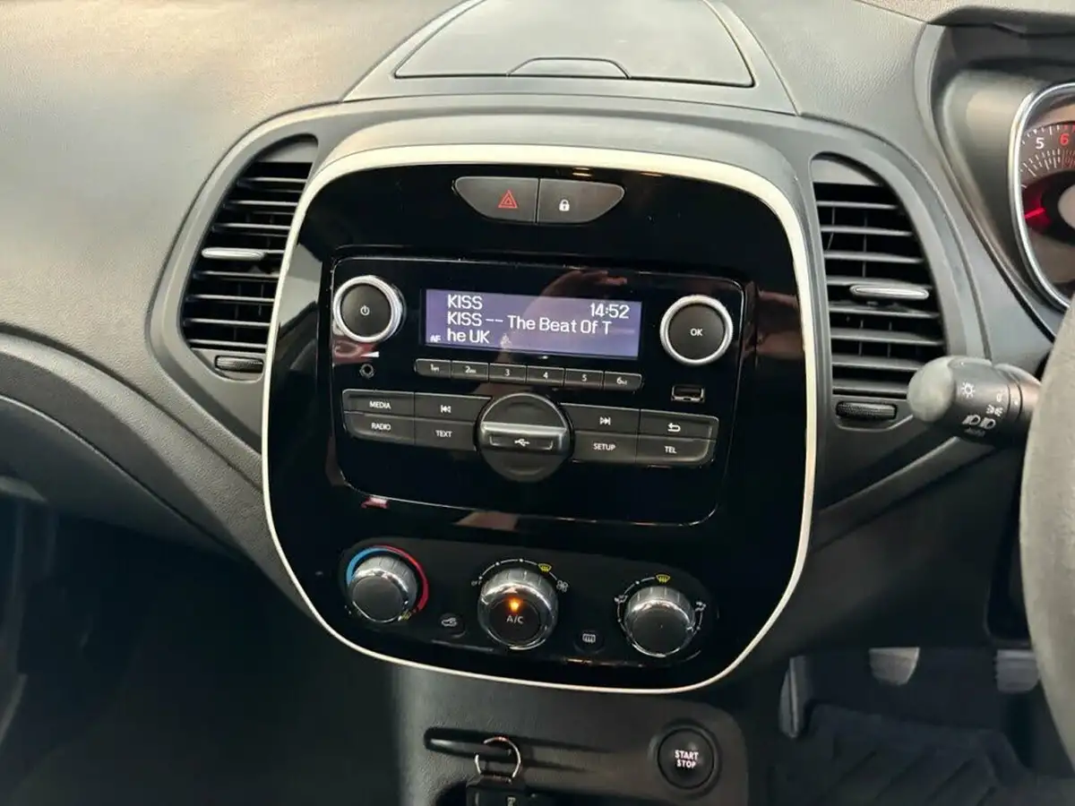 2018-renault-captur-09-tce-play-big-35