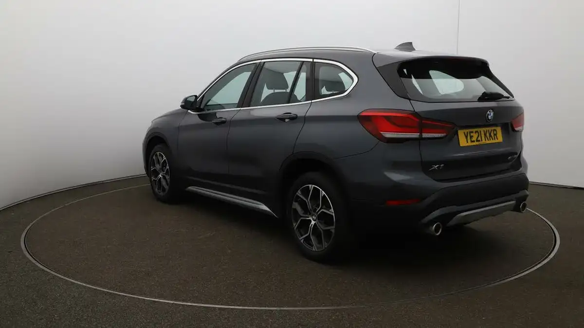 2021-bmw-x1-20td-sdrive18d-xline-big-54