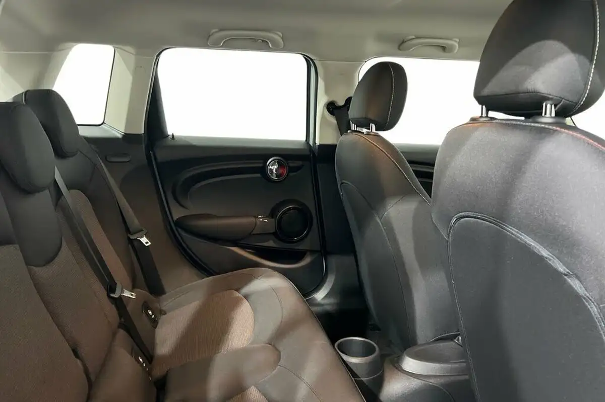 2020-mini-countryman-15-cooper-classic-big-7