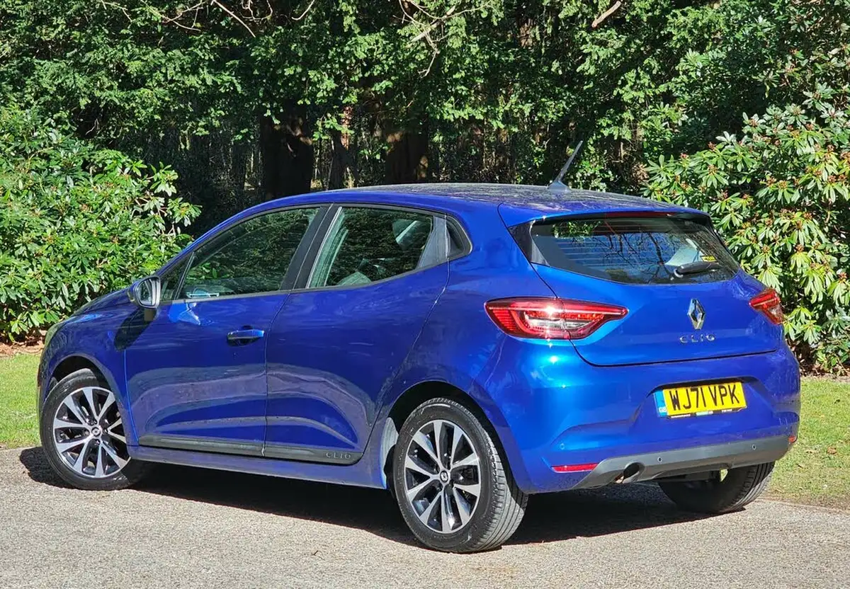 2021-renault-clio-10-tce-iconic-90ps-big-12