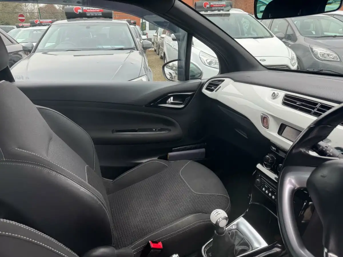 2010-citroen-ds3-16td-black-big-10