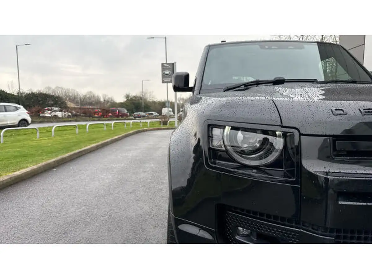 2022-land-rover-110-defender-50-p525-v8-big-22