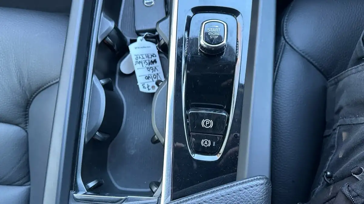 2021-volvo-v60-20td-b4-momentum-big-42