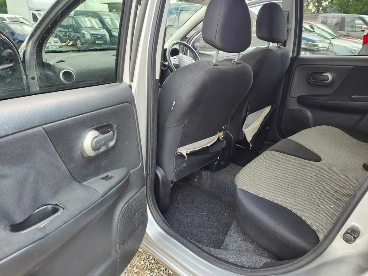 2011-nissan-note-14-n-tec-big-48