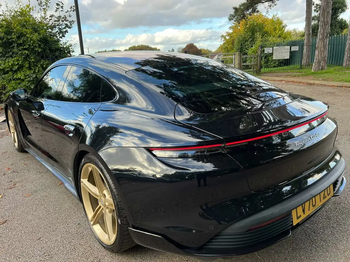 2020-porsche-taycan-e-turbo-big-32