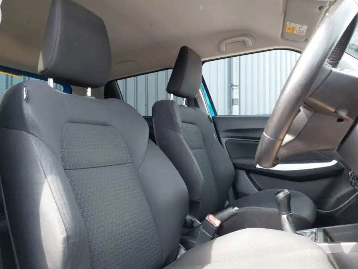 2019-suzuki-swift-12-dualjet-attitude-big-18