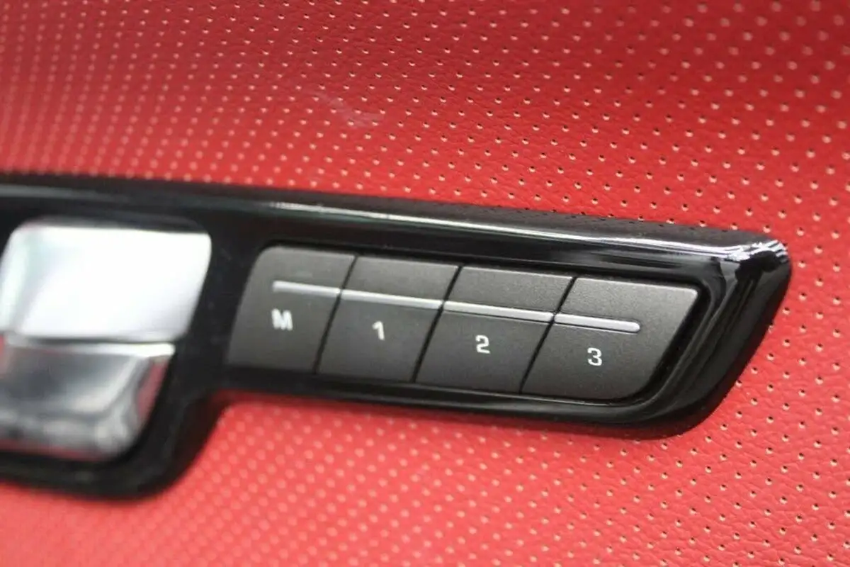 2013-land-rover-range-rover-evoque-22td-dynamic-hatchback-5d-auto-big-28