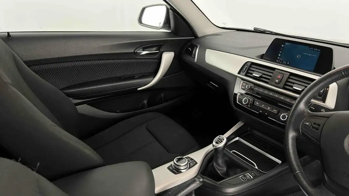 2017-bmw-1-series-20td-118d-se-3d-big-32