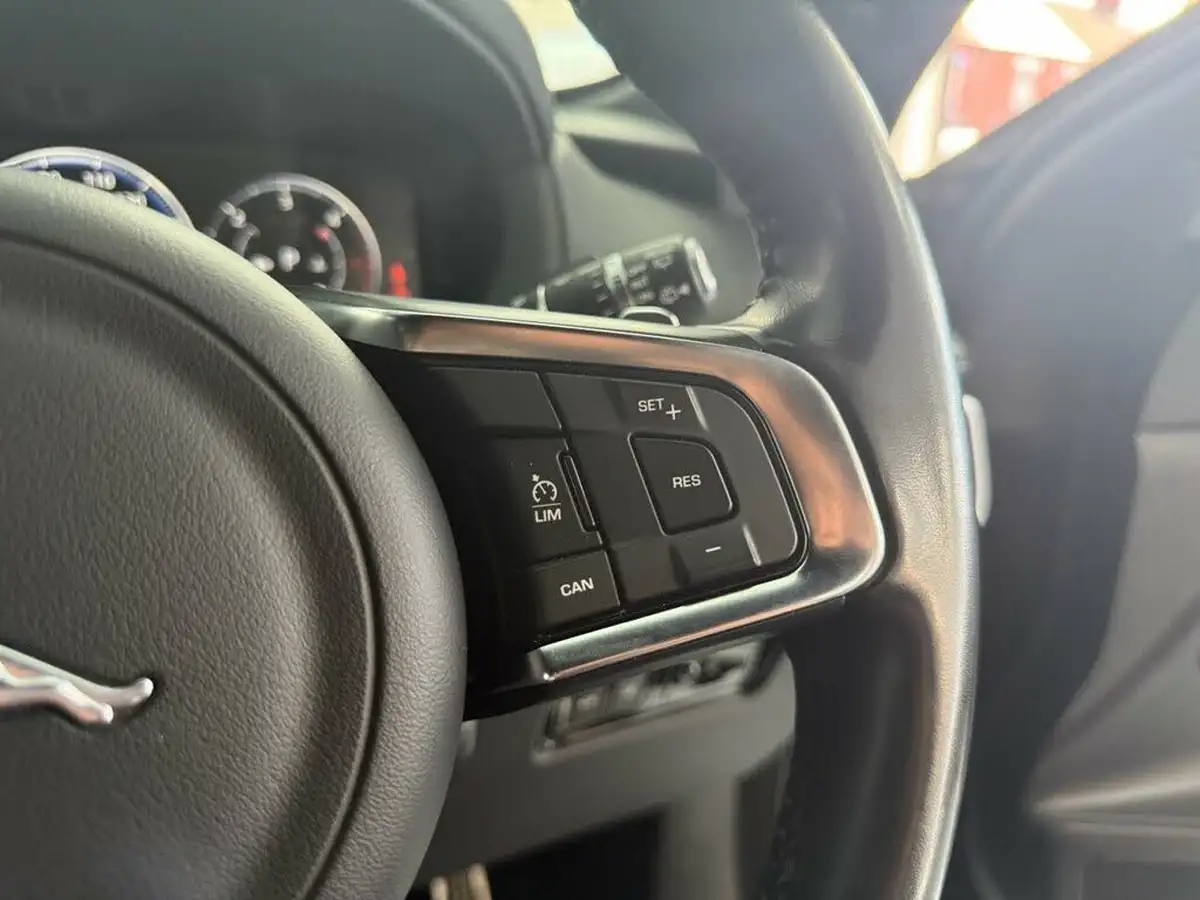 2017-jaguar-f-pace-20-i4d-r-sport-180ps-awd-ss-auto-big-33