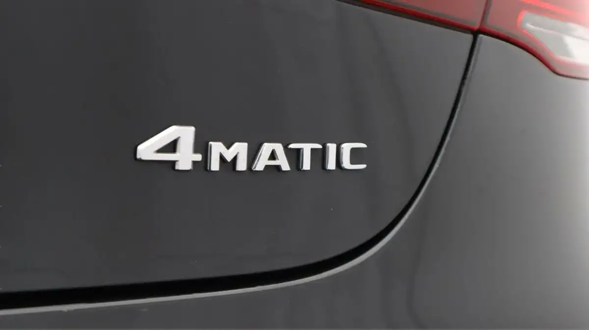 2022-mercedes-benz-glc-class-20d-glc300d-amg-line-premium-244ps-coupe-4d-1950cc-big-21