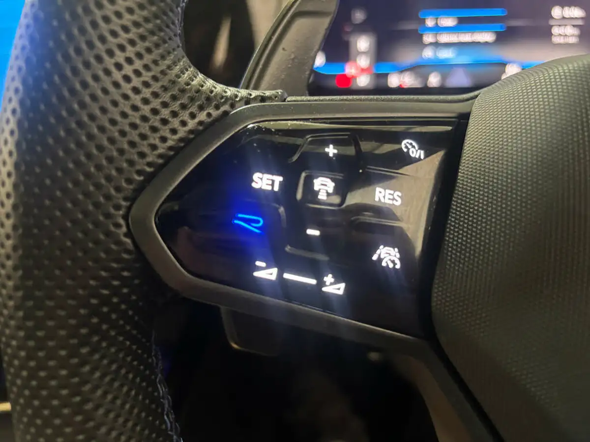 2023-volkswagen-golf-20-tsi-r-320ps-hatchback-big-29