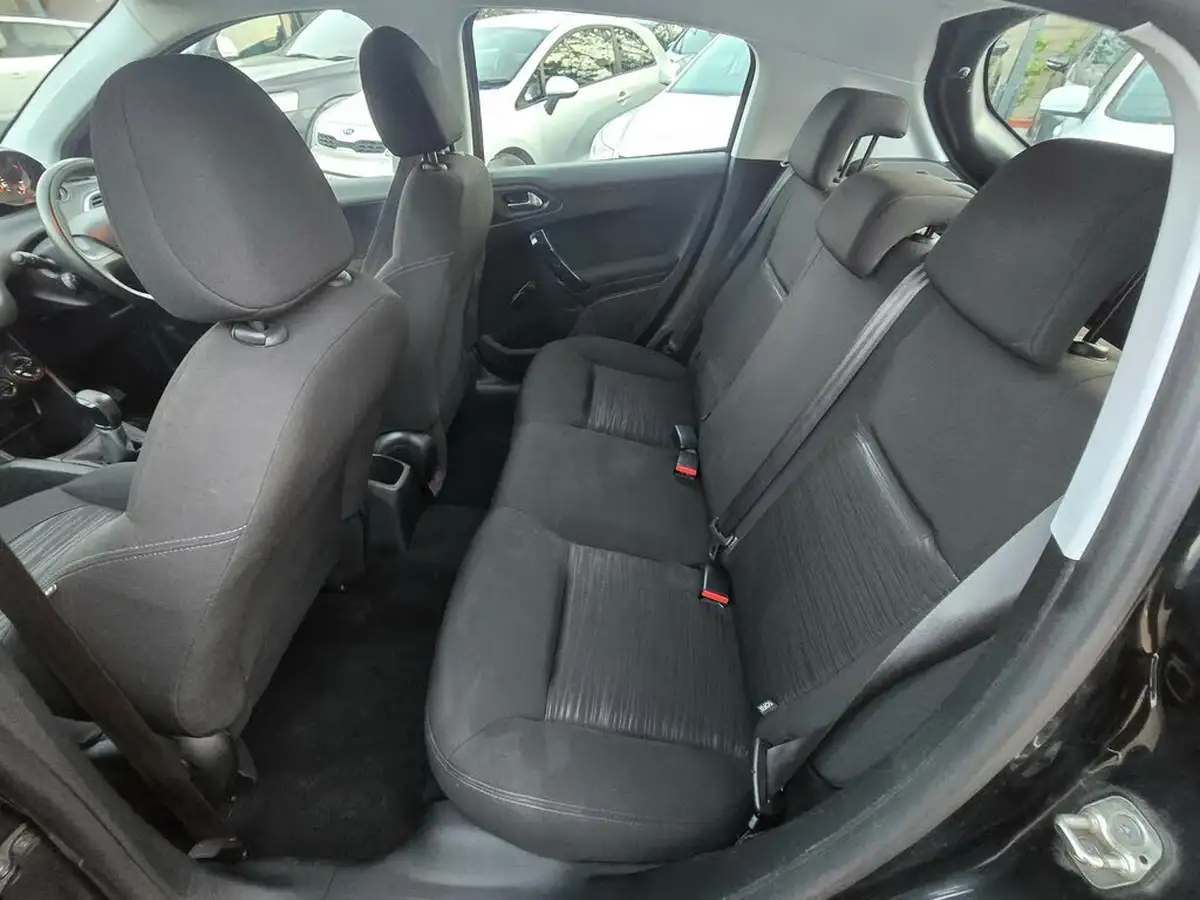 2012-peugeot-208-12-access-5d-big-14