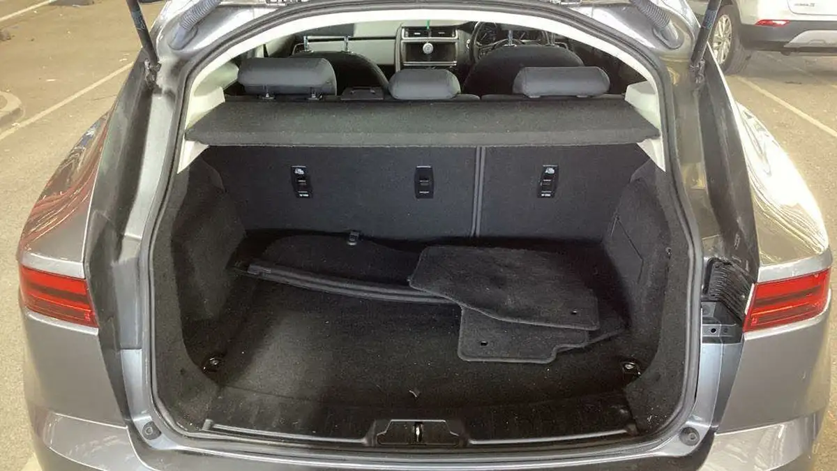 2019-jaguar-e-pace-20-i4d-150ps-big-8