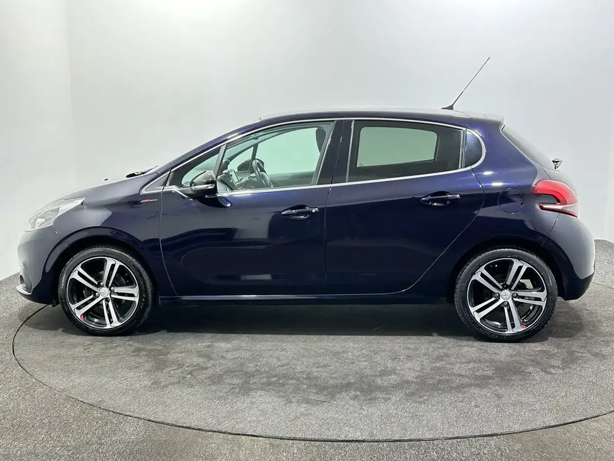 2016-peugeot-208-12-puretech-gt-line-5d-big-3