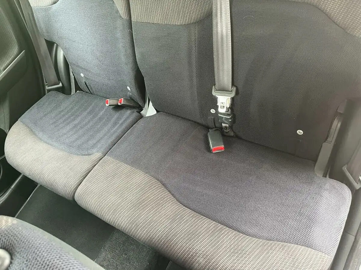 2012-honda-jazz-14-es-big-24