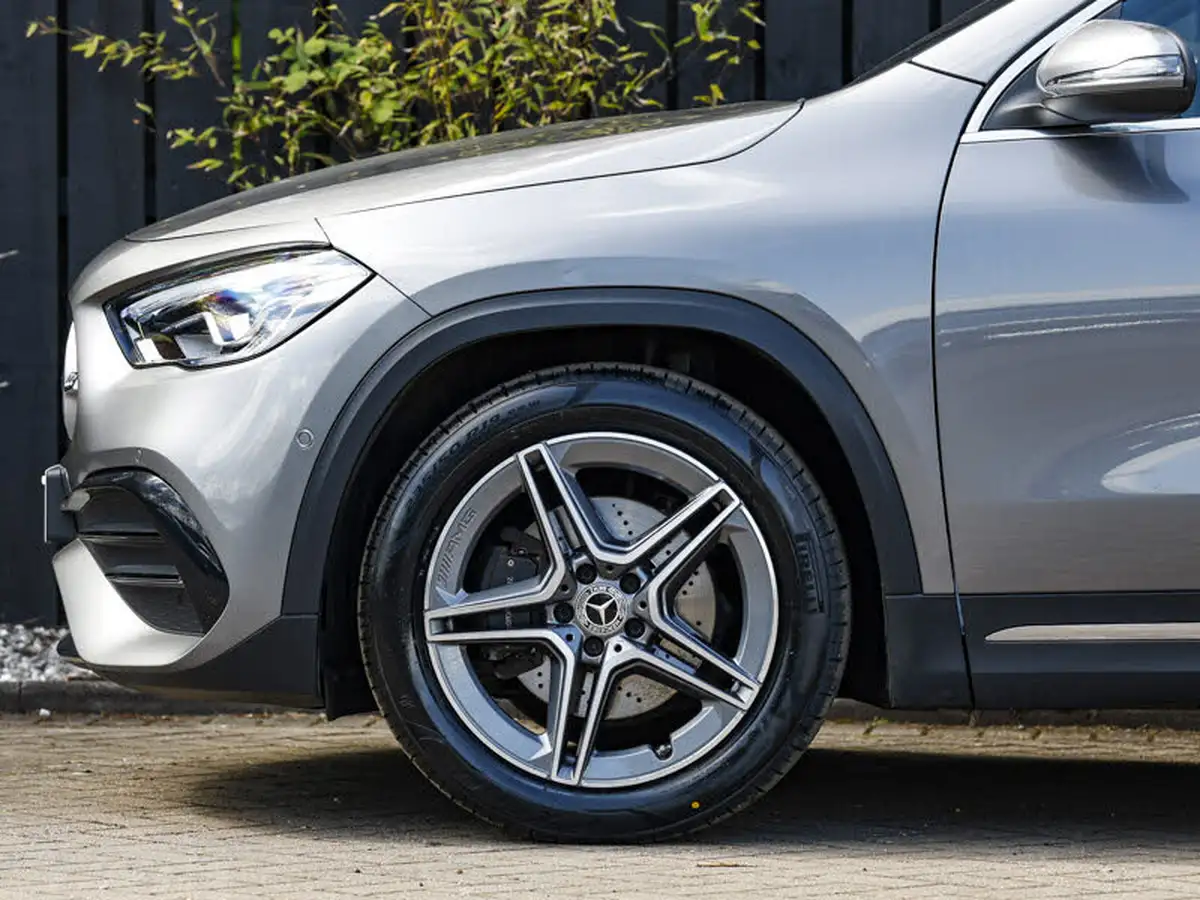 2022-mercedes-benz-gla-class-13-gla-200-amg-line-premium-big-8