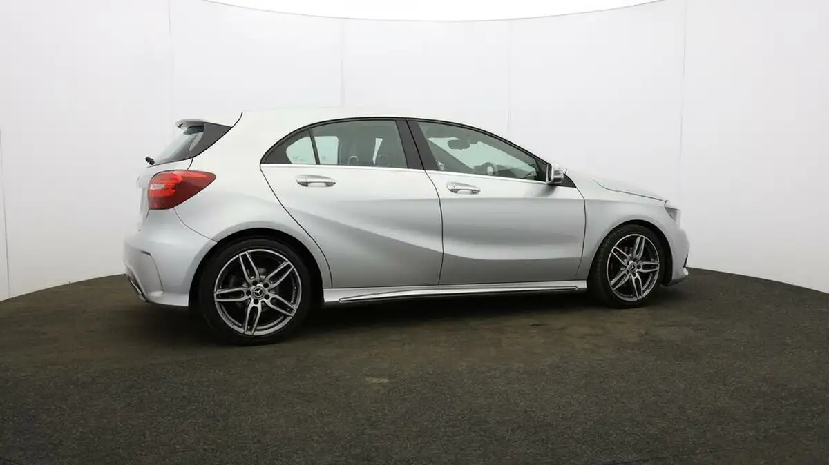 2018-mercedes-benz-a-class-16-a180-amg-line-ss-big-47