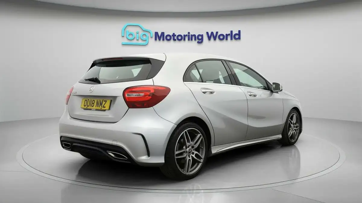 2018-mercedes-benz-a-class-16-a180-amg-line-ss-big-6