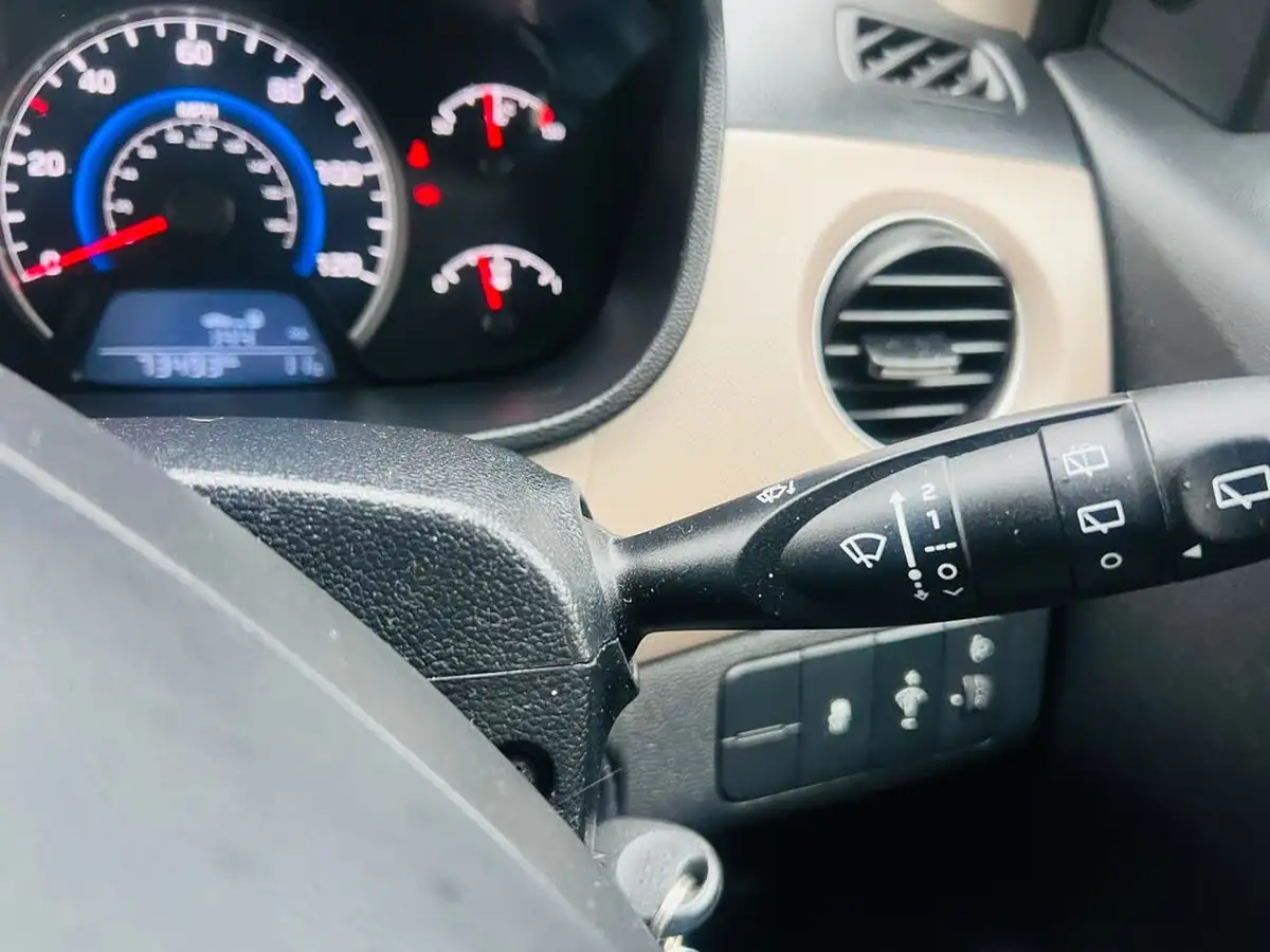 2014-hyundai-i10-10-s-air-big-26