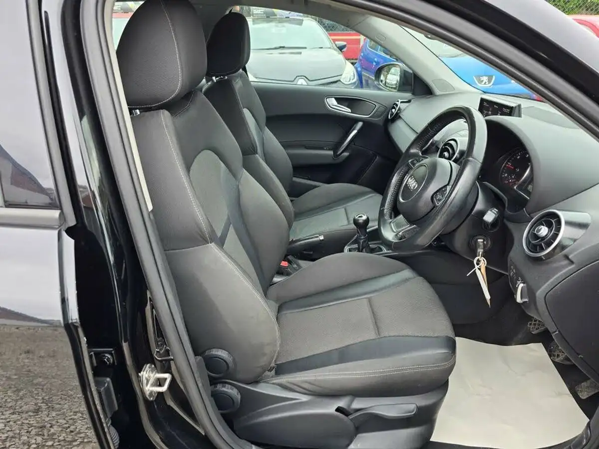 2015-audi-a1-16tdi-sportback-5d-big-12