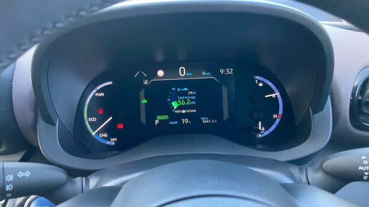2022-toyota-yaris-cross-15-vvt-i-excel-big-8